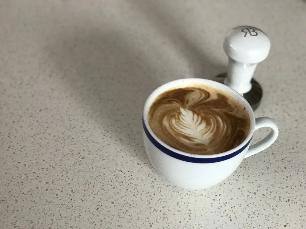 Latte art tulip feather